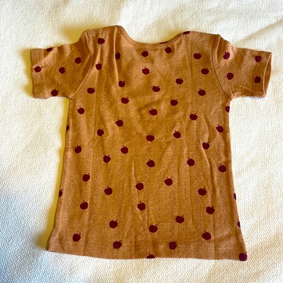 KATE QUINN | Apples 🍎 Tee - Picture 2 of 3